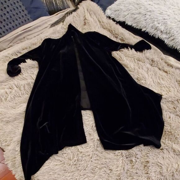 Gorgeous black velvet-like hi-lo cardigan size XS - Picture 6 of 8